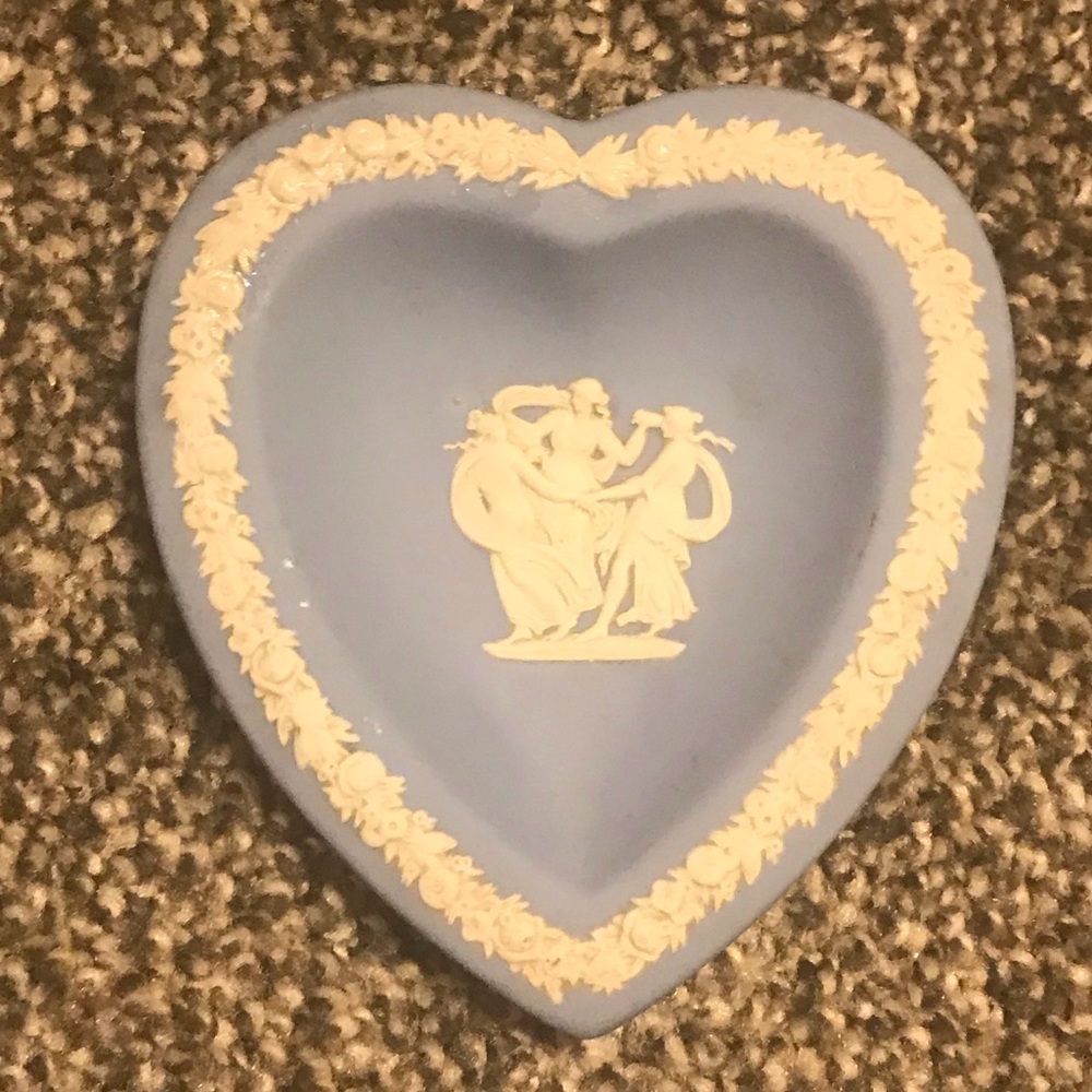 Vintage Wedgwood heart shaped dish trinket bowl
